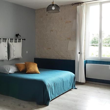 Ferienwohnung La Tourterelle Thaims Exterior foto